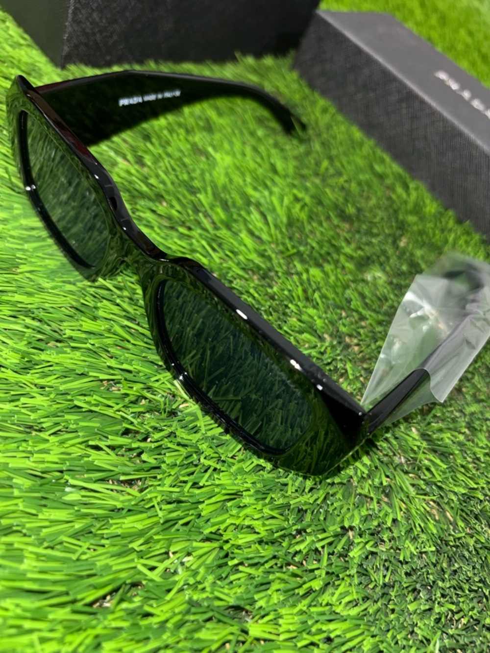 Prada Black Rectangular Sunglasses with Logo - Picture 11 of 14